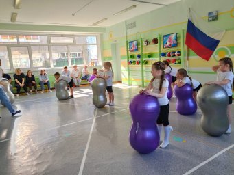 Использование фитболмяча-арахиса в ДОП спортивной направленности «Школа мяча»