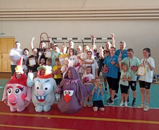 Спортивный праздник "Папа,мама и я - спортивная семья" Спортивный праздник "Папа,мама и я - спортивная семья"