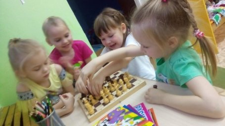 Большой интерес к игре шахматам проявляется и у девочек